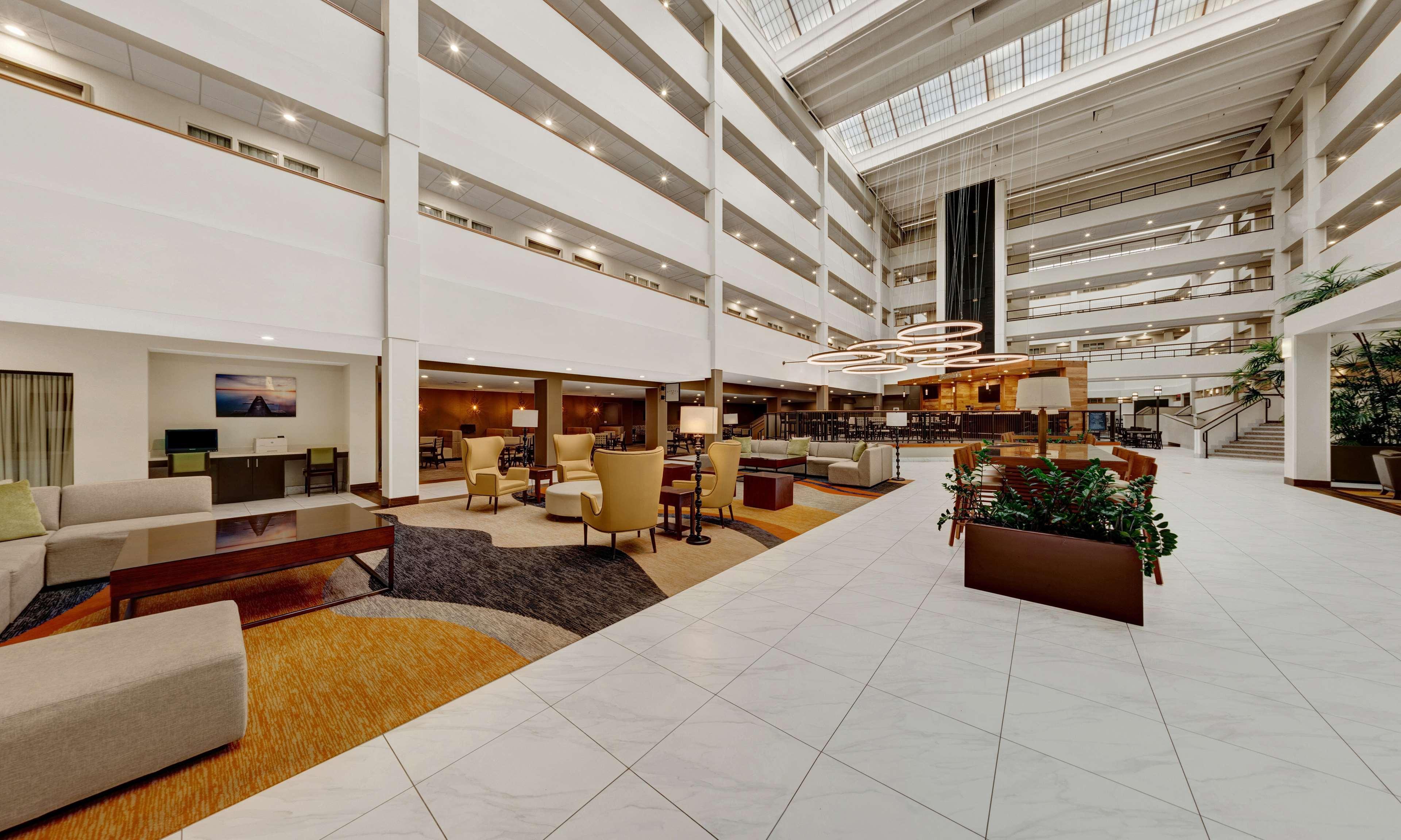 Embassy Suites By Hilton Milwaukee Brookfield Exterior foto