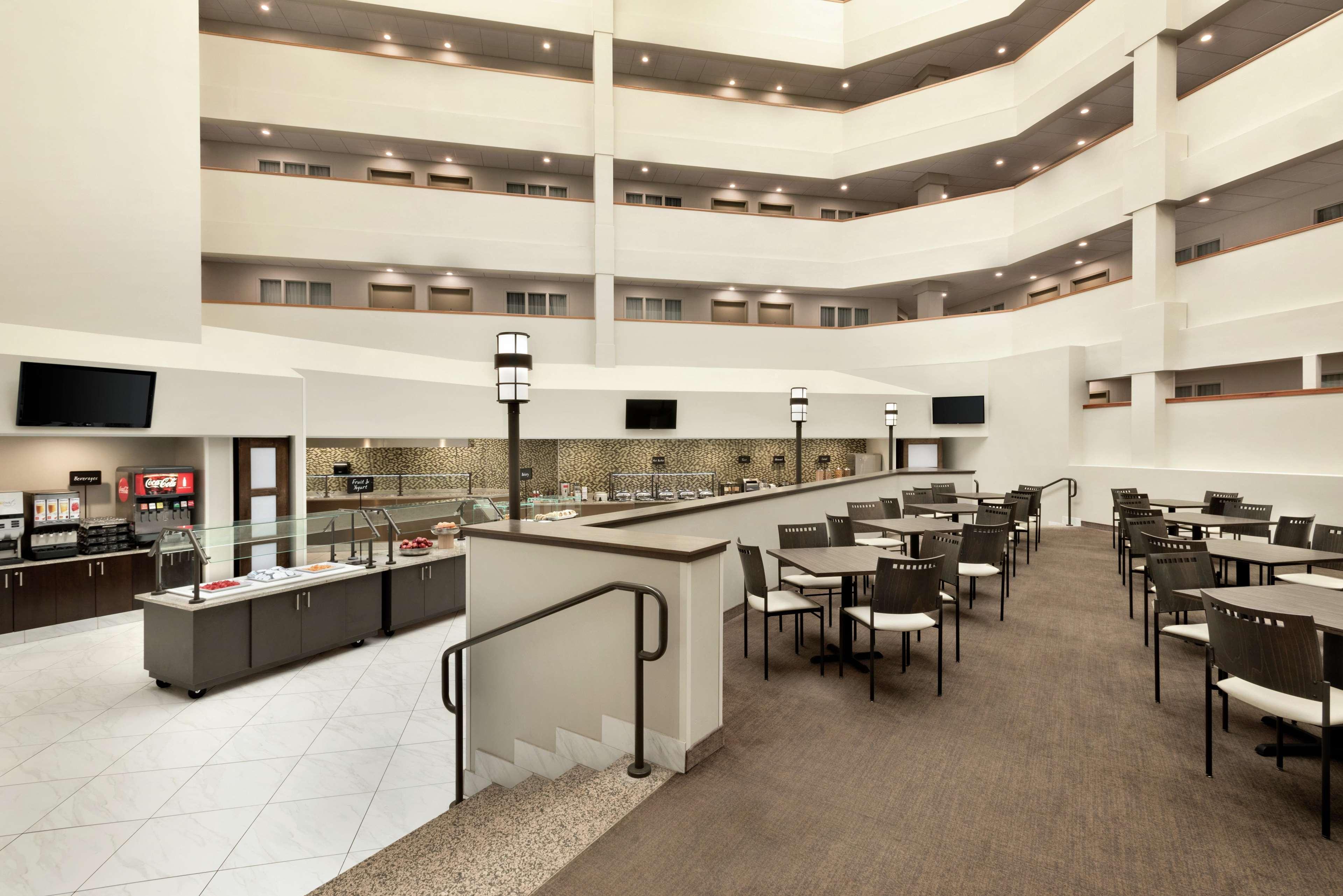 Embassy Suites By Hilton Milwaukee Brookfield Exterior foto