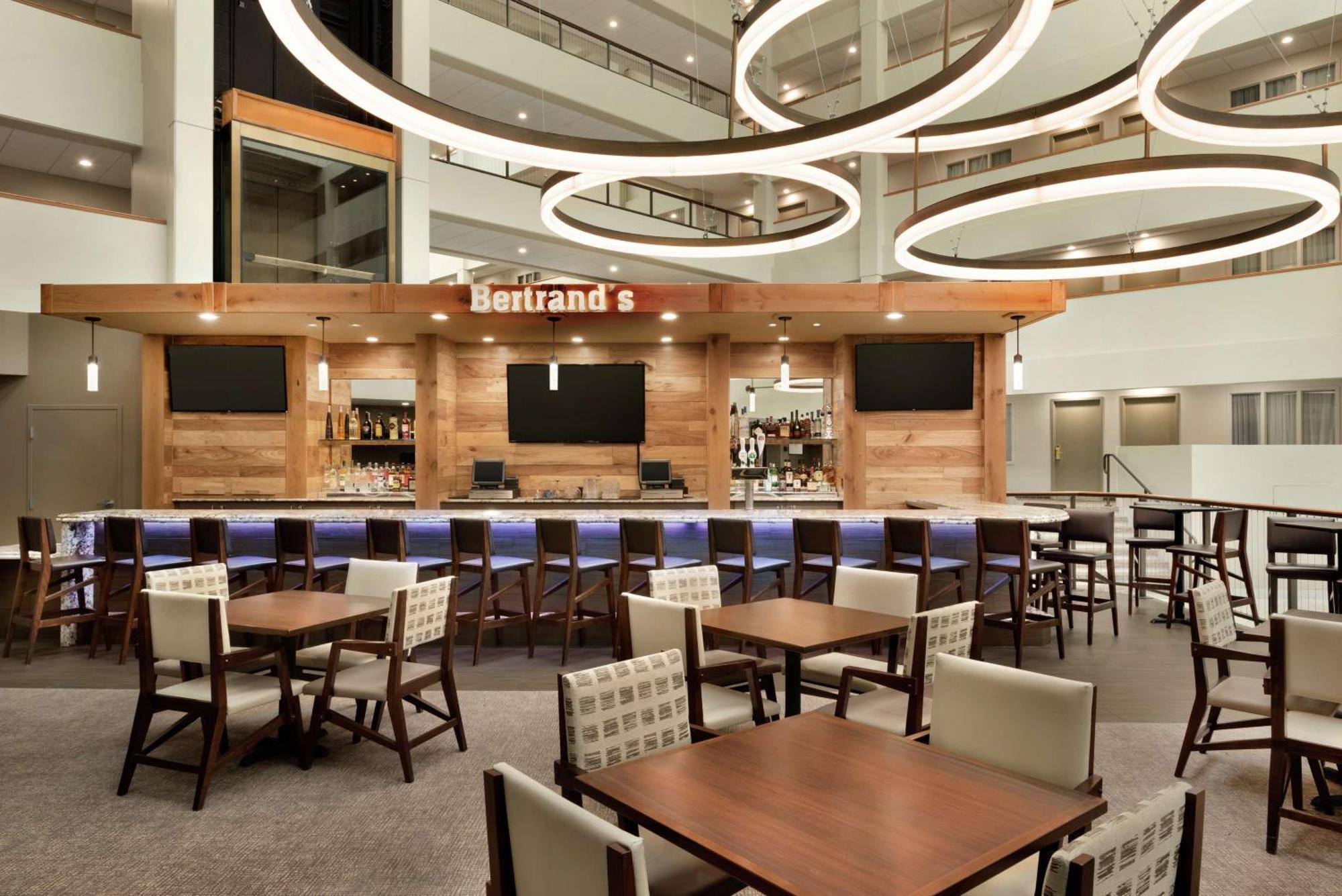 Embassy Suites By Hilton Milwaukee Brookfield Exterior foto